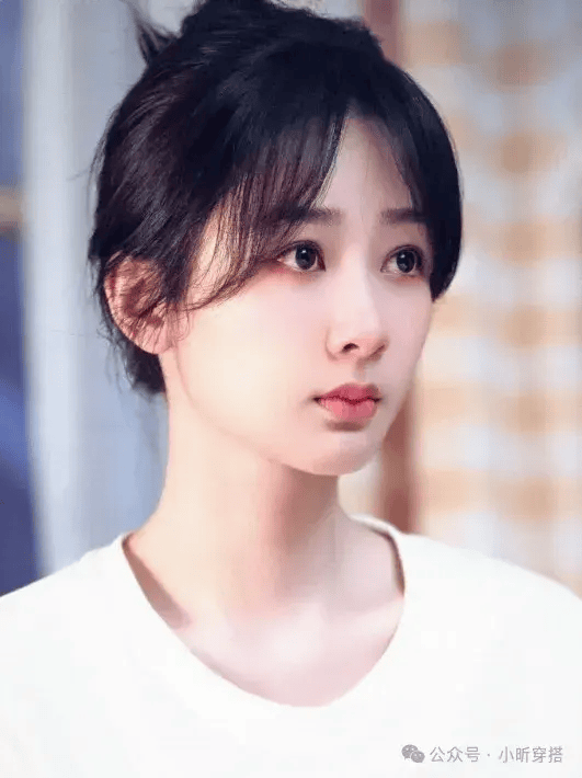 杨紫最近的妆造是不是可以被踢出内娱四普了?简直封神了!