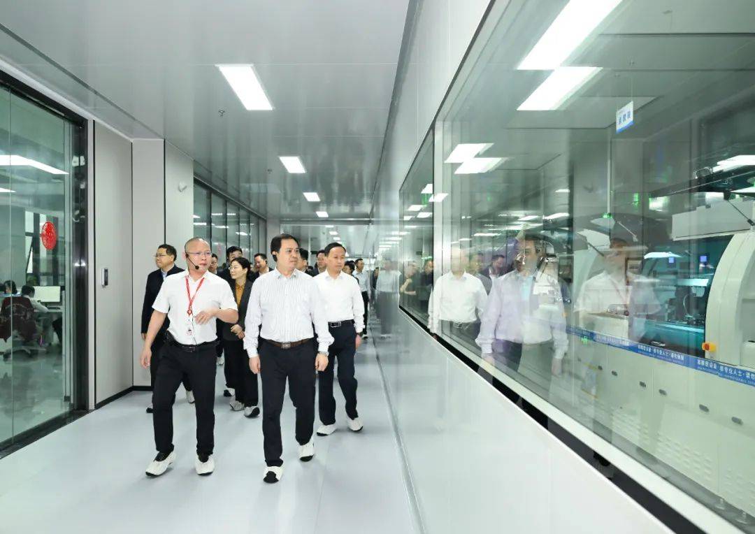 严允:奋力在全市上下掀起新一轮项目建设热潮_活动_发展_部门