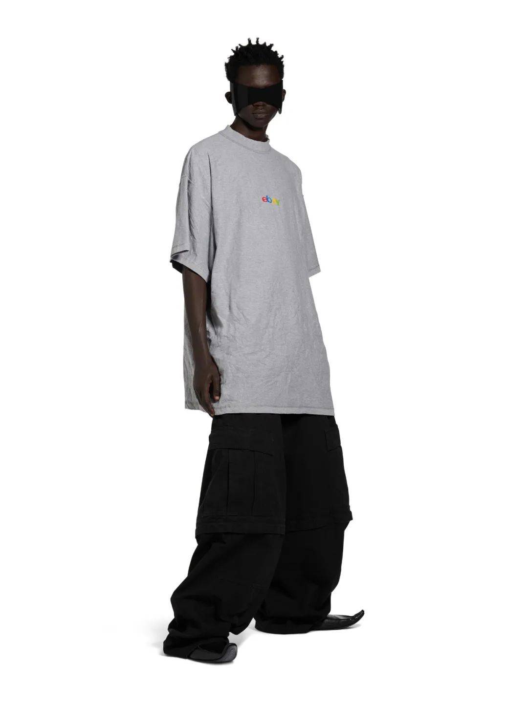 老巴听完十分感动然后纠正:格局小了,我打其他人的logo也卖这么贵.