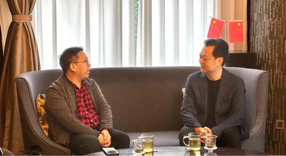 副市长邓辉会见中国人工智能学会副秘书长余有成