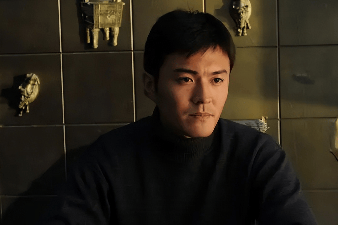 与高圆圆分手后,12年不谈恋爱没有绯闻,47岁娶旺夫妻子后爆红_于小伟