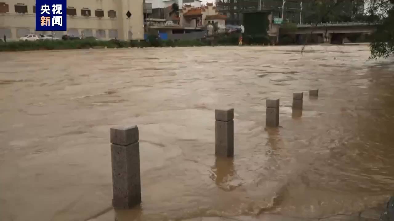 强降雨致广西富川主要江河水位超警或接近警戒水位