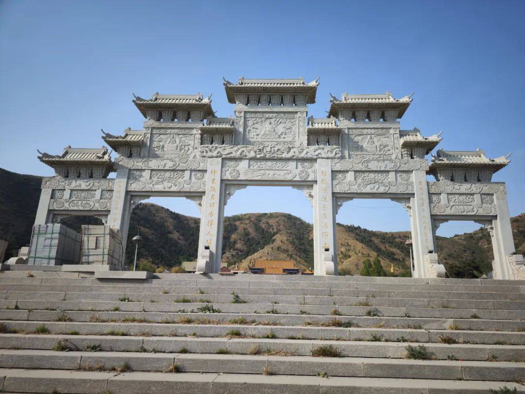 春游满城月明寺