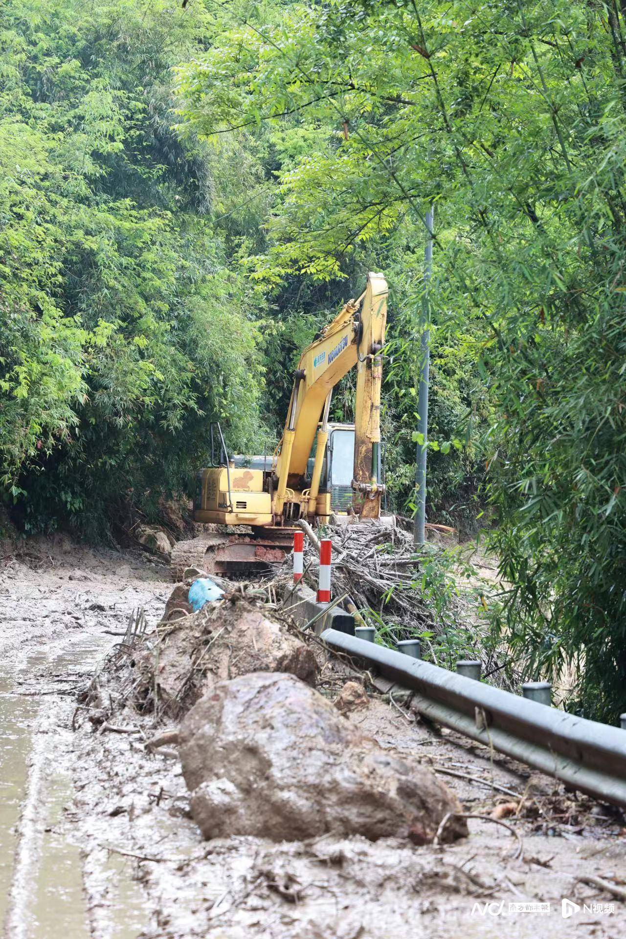韶关江湾救援进行中,时有泥石滑落,近10公里路障待清除