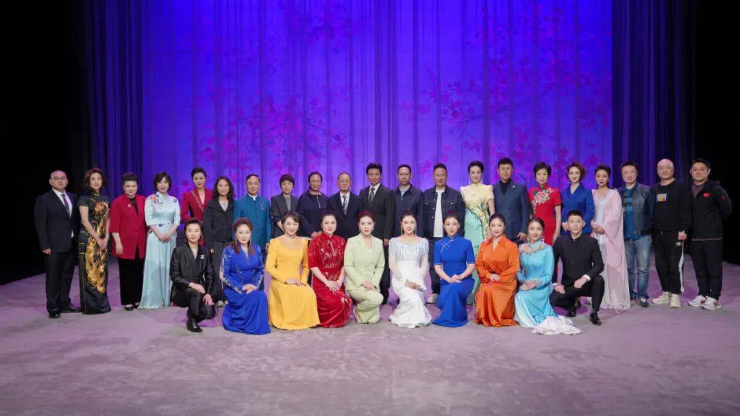 北京京剧院领衔主演,叶派小生名家李宏图,梅葆玖先生弟子胡文阁,张馨