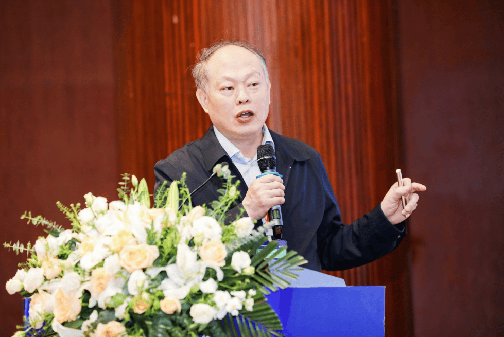 产研院先进功能纤维与应用技术研究所 纪俊玲执行所长(由张聪代讲)会