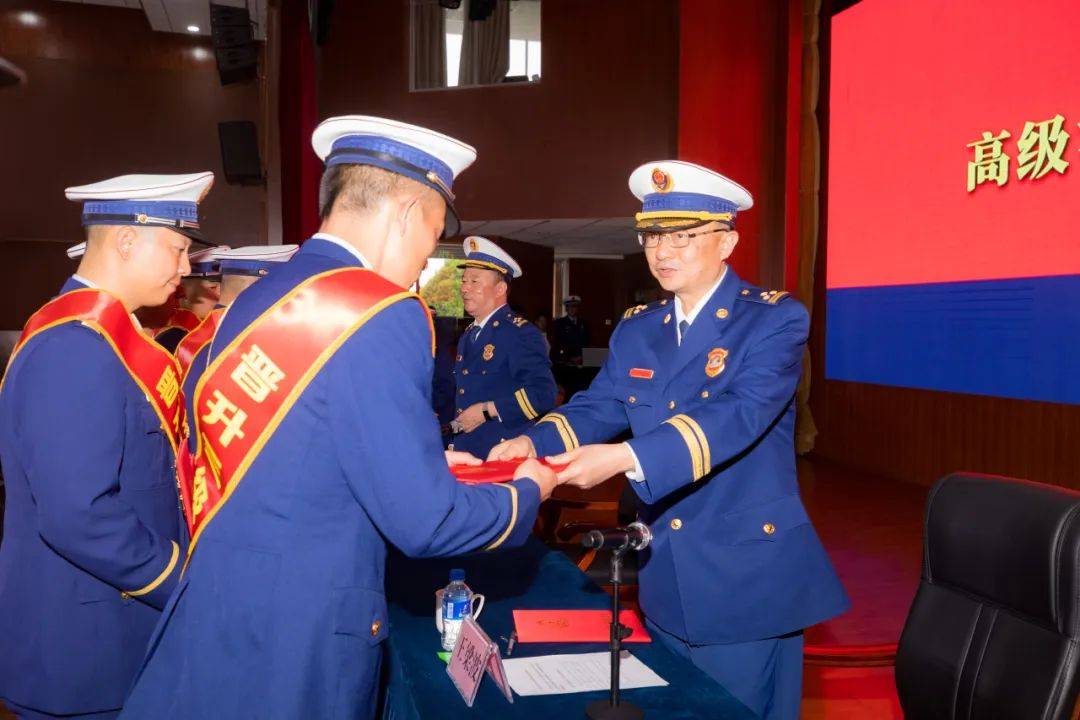 共沐新荣光 开启新征程 | 云南省消防救援总队举行高级消防员衔级晋升