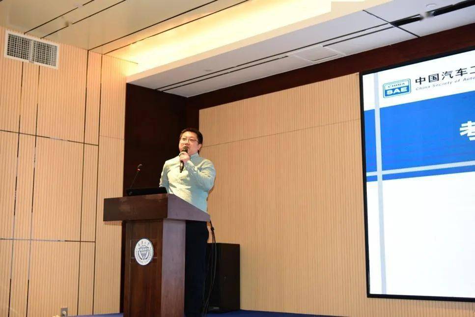 汽车智能座舱工作组副秘书长,吉林大学教授胡宏宇对《考虑用户体验的