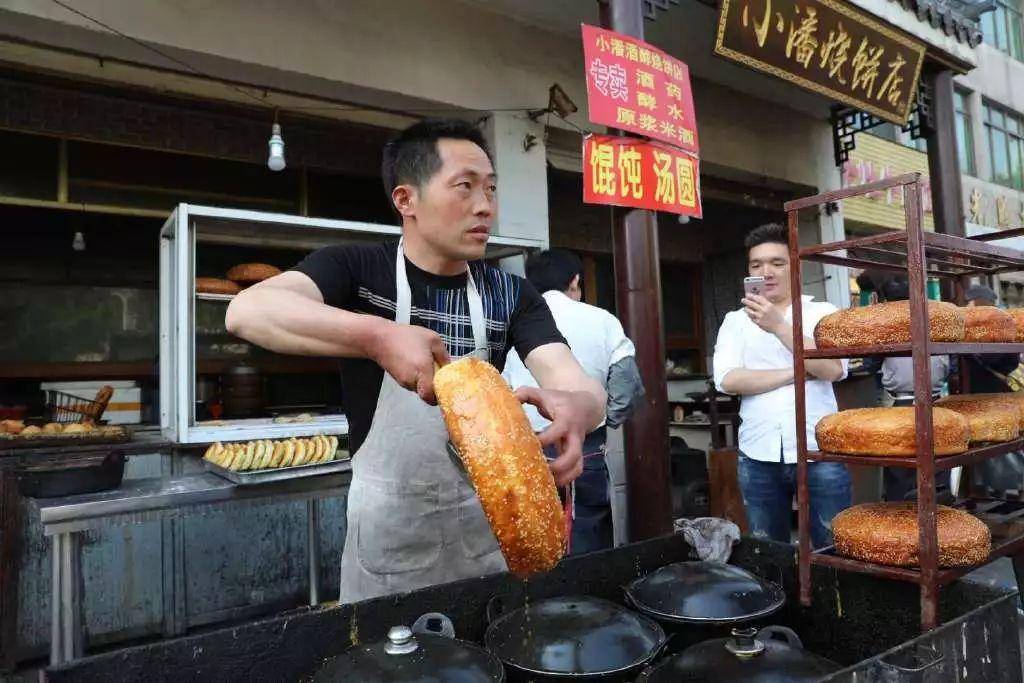 大炉饼,方饼,酒酿烧饼,涨烧饼,脆饼,包烧饼,黄桥烧饼,"草鞋底"烧饼