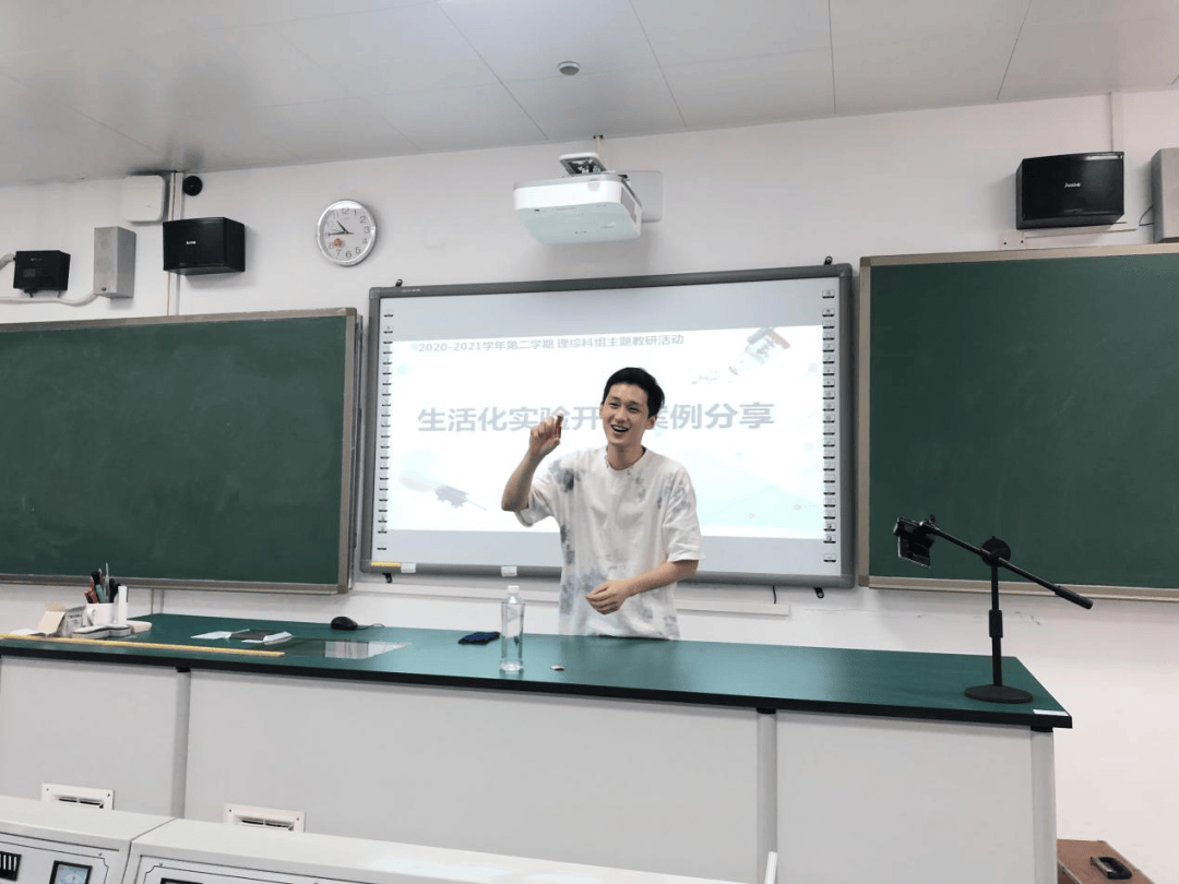 内容综合自:红桂中学热门推荐2024年全市教育工作会议召开深圳上千名