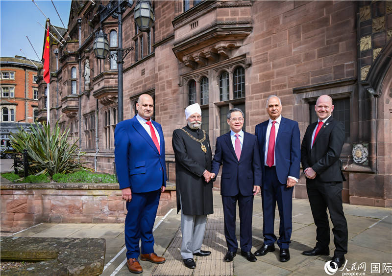 中国驻英国大使郑泽光会见考文垂市议会副领袖阿卜杜尔·汗和市长贾