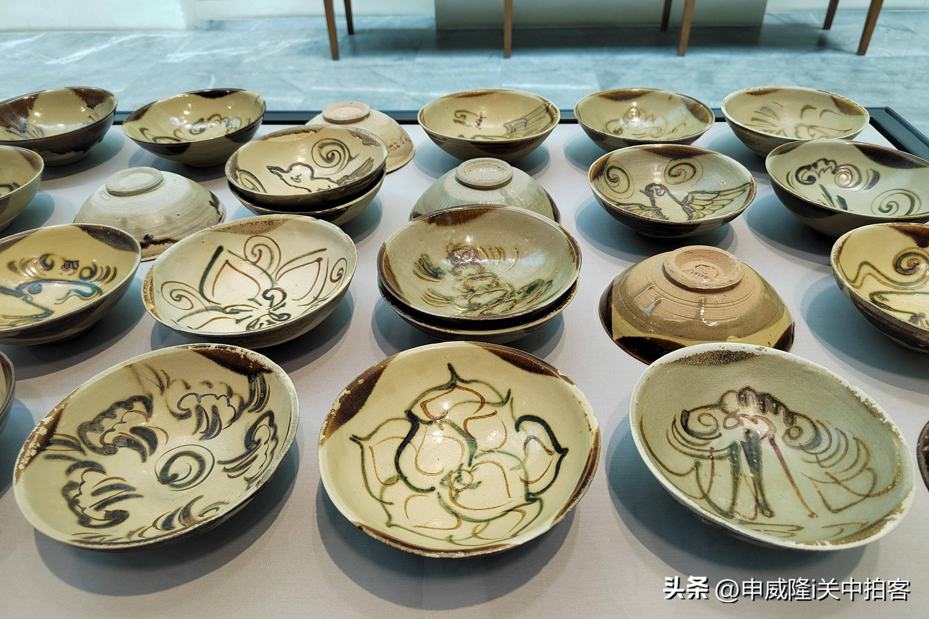 新加坡:欣赏唐代"黑石号"沉船出水文物_瓷器_青瓷_中国