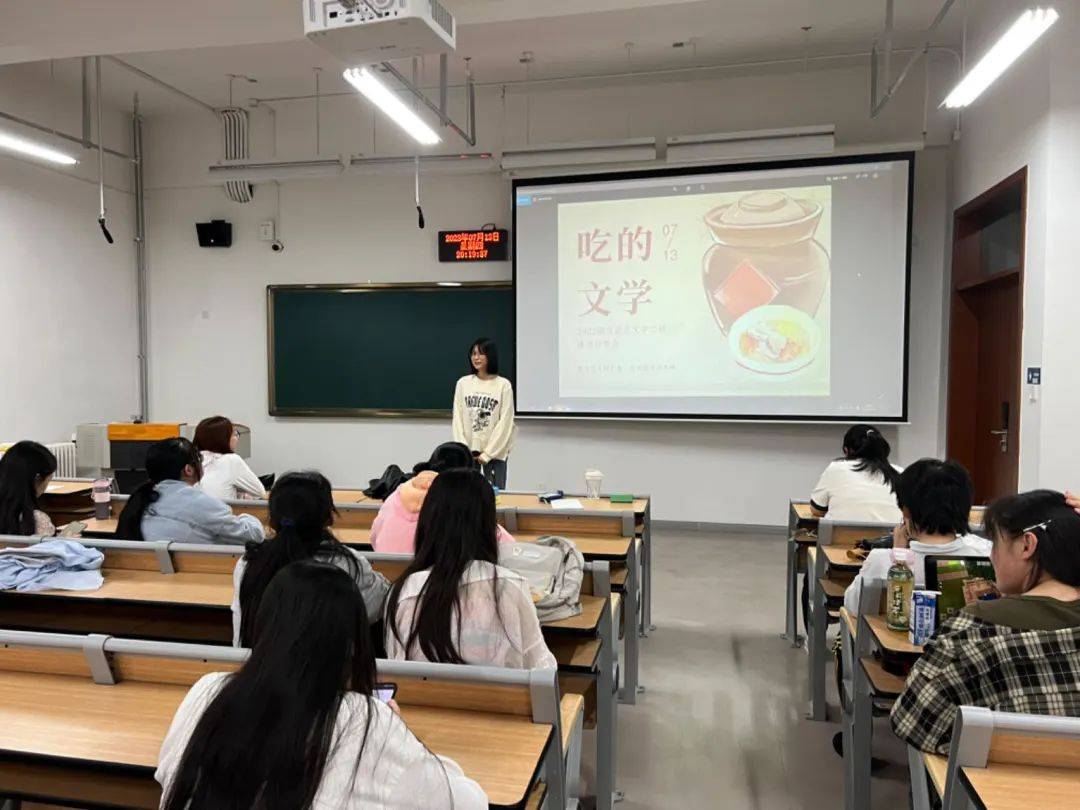 班级特色品牌建设风采展,快来为你喜欢的项目投票吧!