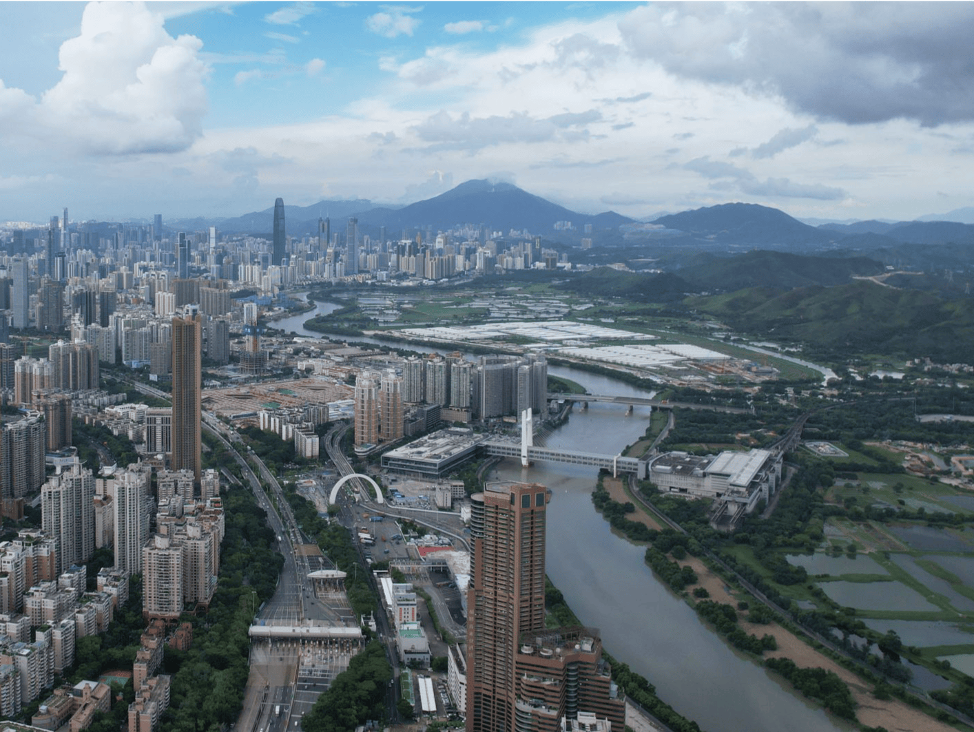 【深圳特区报】深港互抛合作"橄榄枝" 双向投资共繁荣