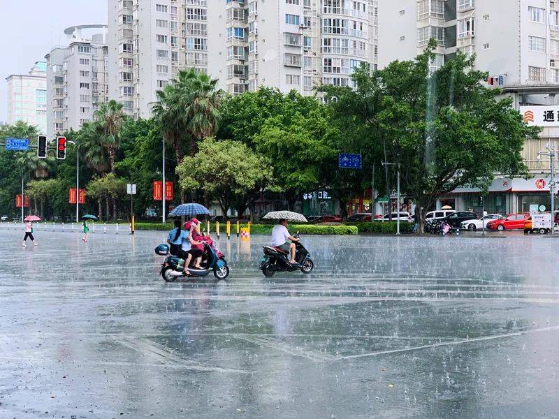 未来三天,暴雨返场,还有雷暴大风和冰雹!