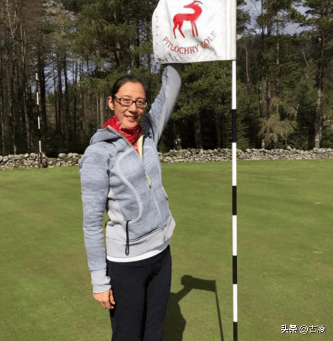 "最美女排副攻"李月明:二婚再嫁美国人,今56定居美国婚姻幸福