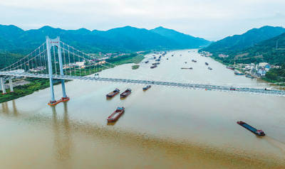 西江航道货运忙