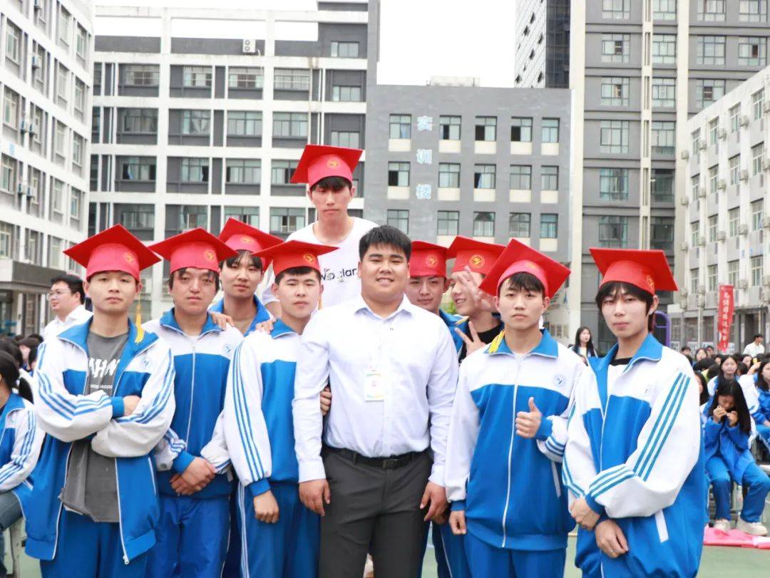 十八而志逐梦想,青春有为向未来——安康育英职校举行2021级学生成人