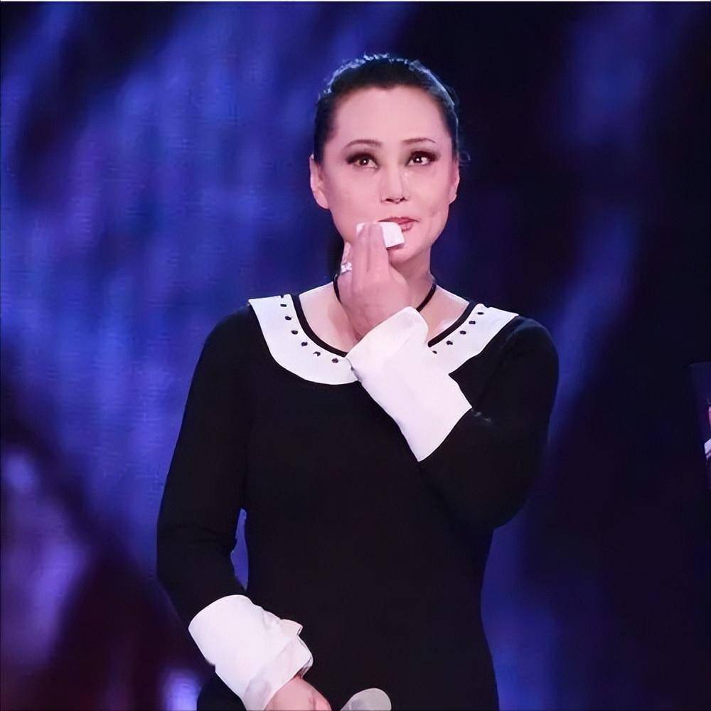 宋佳:大21岁丈夫患病后离婚,55岁公开新恋情,如今在国外开店_张学津