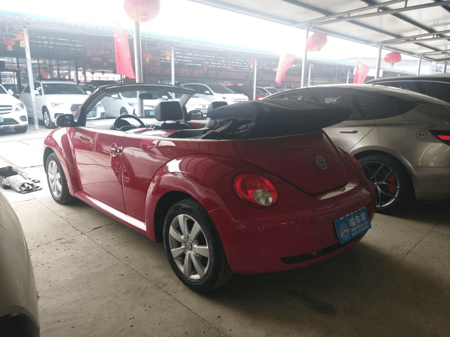 十八年前的大众甲壳虫破破烂烂,情怀大哥7万买下,修车