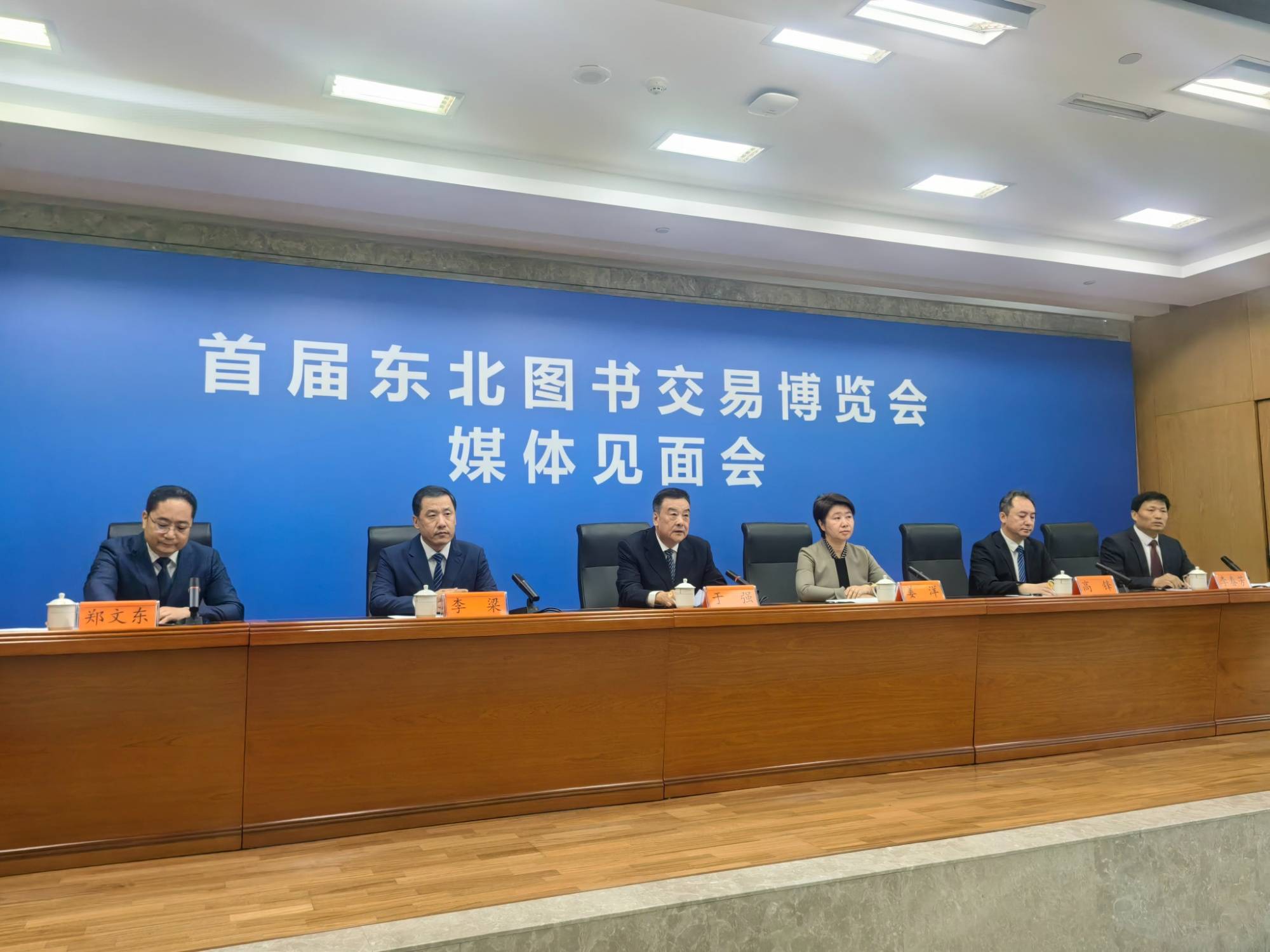 活动由中国出版协会,中国书刊发行业协会,中国图书评论学会联合指导