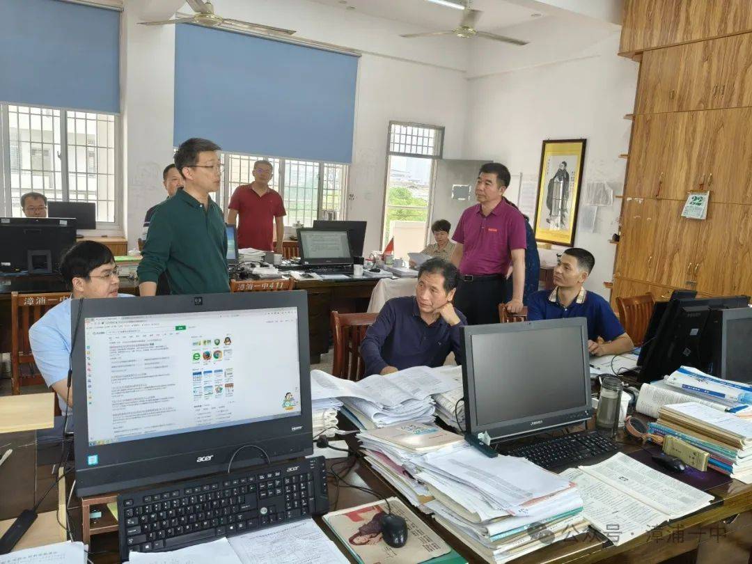 县教育局副局长陈志伟,县教师进修学校校长李坤永,漳浦一中校长吴金祥