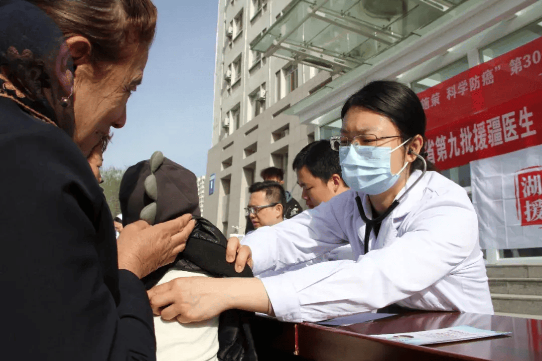 下沉力度,加快基层医院特色科室建设,高效开展家庭医生服务四项举措