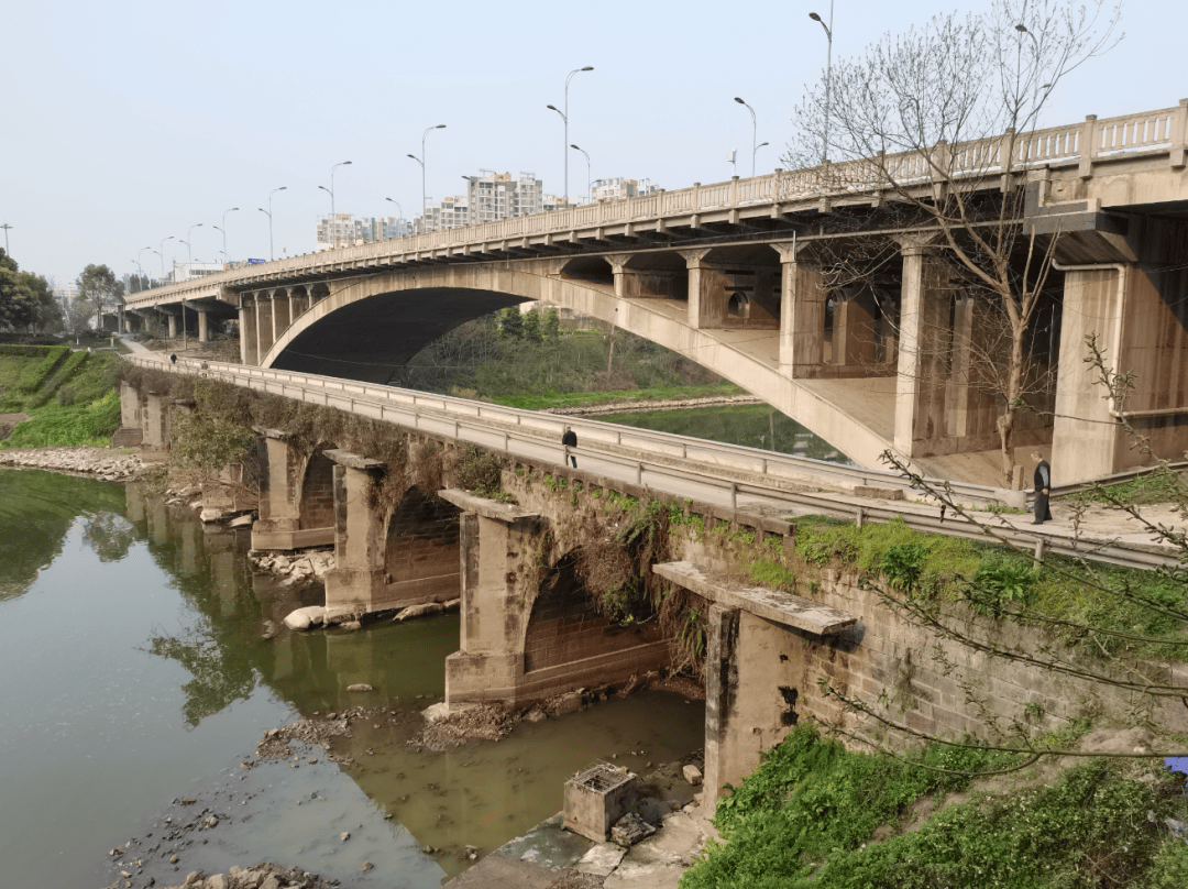 它是成渝古驿道的必经之地,在重庆市地理信息中心发布的《重庆古桥