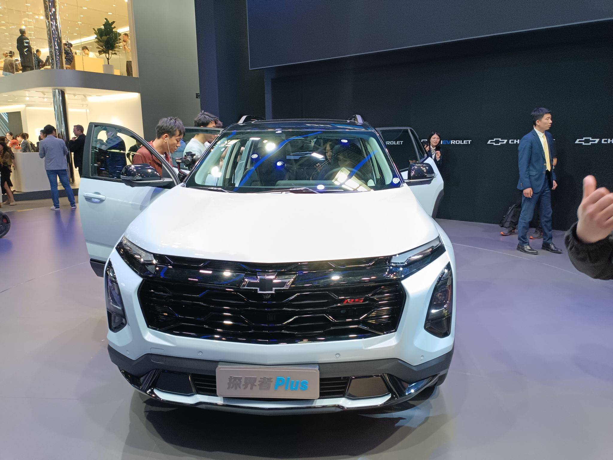 北京车展丨金领结打上"蓝领结",雪佛兰触电别有风味