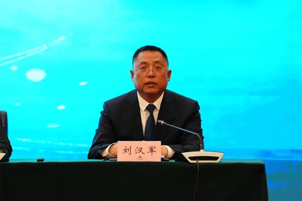 吉林市松花湖管理局局长刘汉军:松花湖是东北最大的人工湖,纵向长180