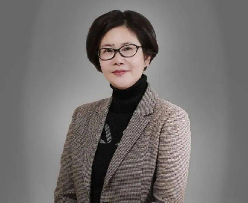 胡敏春是大学法律系毕业的,曾创办了浙江诚航律师事