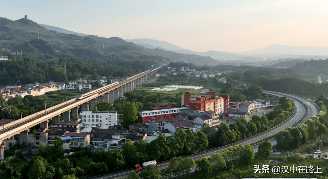 重庆>宁强县城:全程478公里,重庆>兰海高速>广元>京昆高速>宁强县 