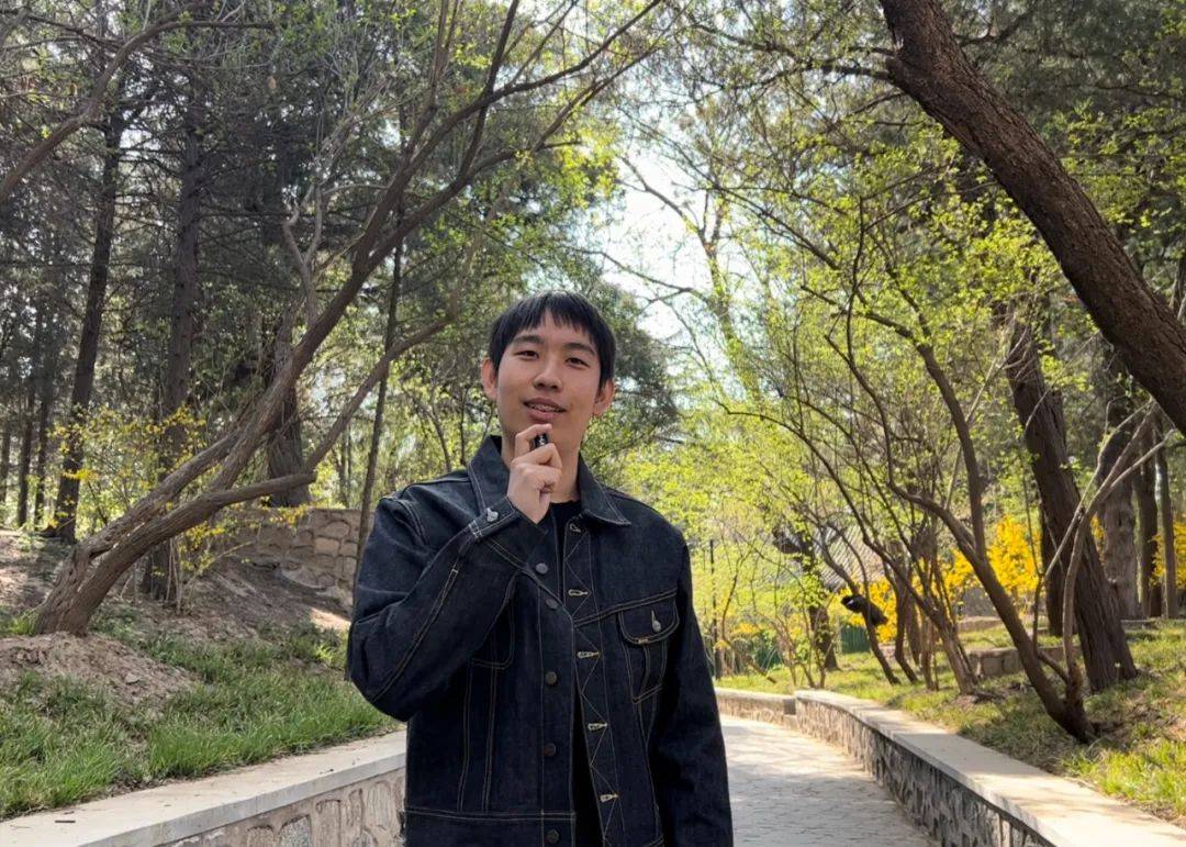 "记者:请给准备考清华美院的学弟学妹们提供一些经验和建议.