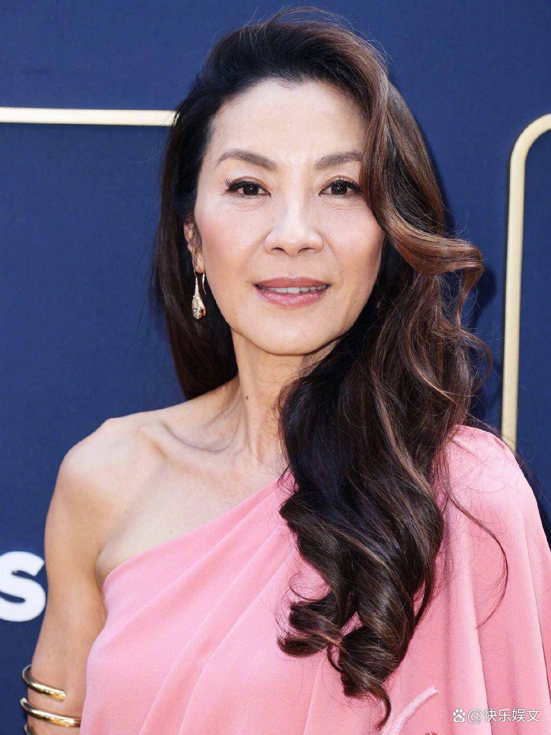 这一荣誉不仅是对杨紫琼个人成就的肯定,更是对华人社区在国际舞台上