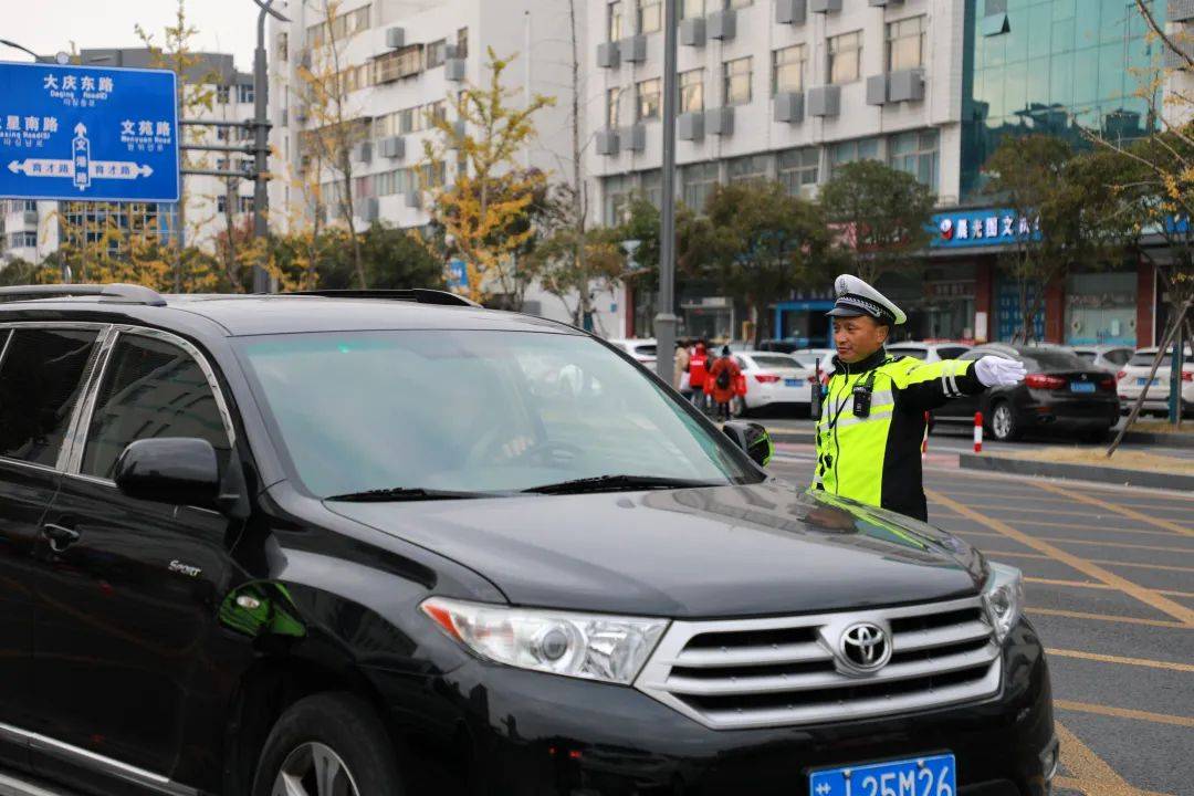 盐城交警芦雪图片