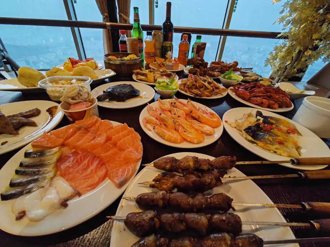 五一专场 |【青岛电视塔·云景旋转餐厅】￥196抢单人午/晚自助餐!