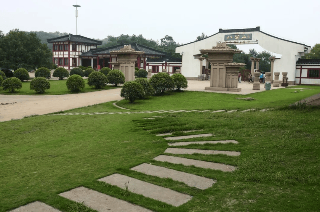 淮南王宫-白塔寺-闪冲村(餐)-南塘湖-乐涧套-山谷里刘安陵园-刘安