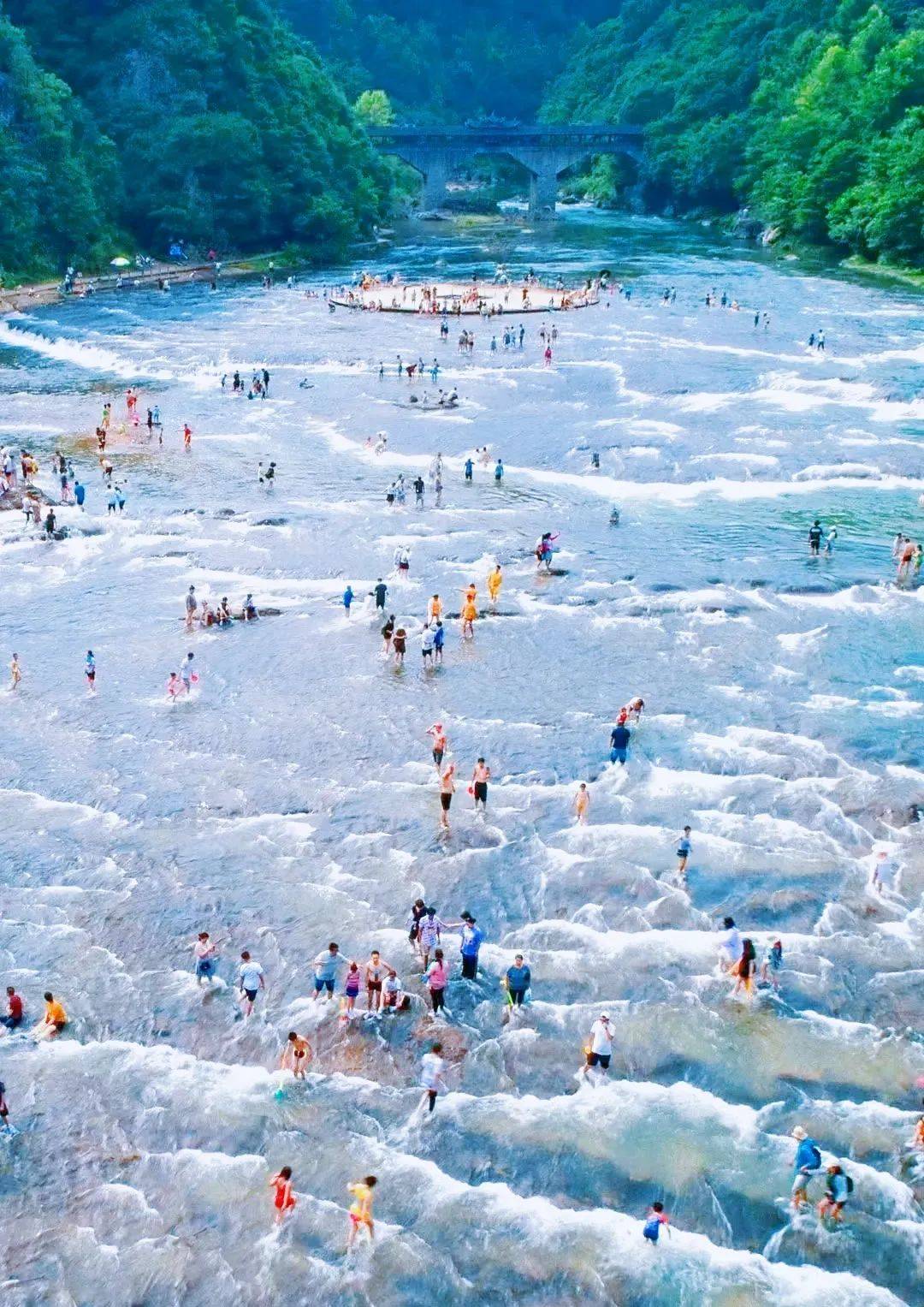 白水洋·鸳鸯溪是国家级风景名胜区,2012年升级为国家5a级旅游景区,并