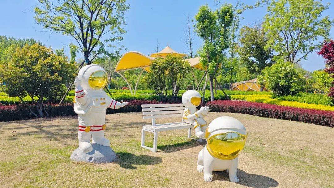 2亩,总建筑面积达30万平,打造高密专属亲子乐园,人文居住,教育为一体