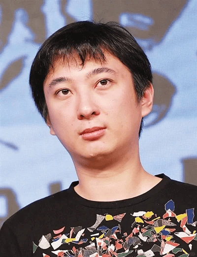 王思聪现身国外神情落寞,被吐槽像拾荒者,如今已远不如汪小菲