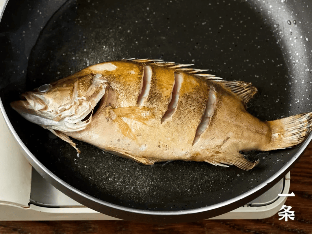 让人闻风丧胆的“三臭”之一——臭鳜鱼，徽菜的“灵魂菜品”，越臭越好吃！