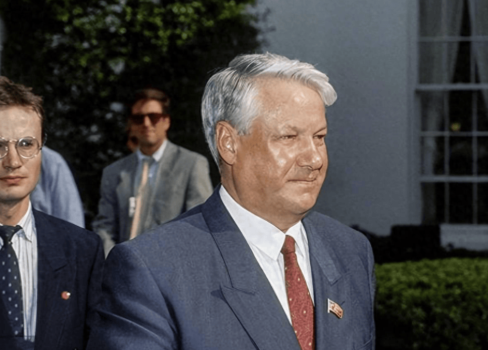 【叶利钦】对于苏联的解体他并不在意,因为他有着十足的信心,将