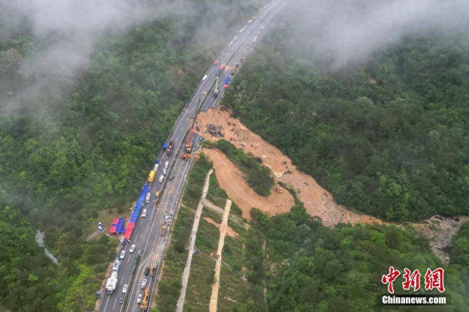 航拍安新高速鹤山区段图片