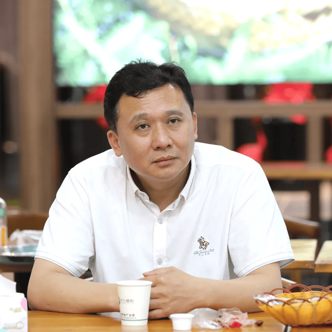 普宁市高埔镇党委书记钟俊锋,普宁市高埔镇党委副书记,镇长邓柯镇出席