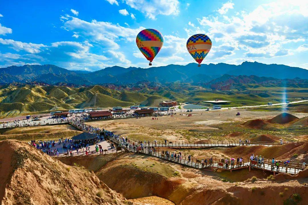张掖七彩丹霞景区多措并举宠粉迎客_旅游_游客_运营