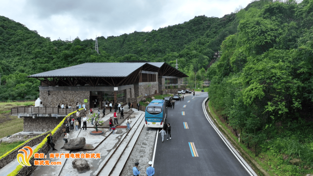 位于光泽县寨里镇桃林村的武夷山国家公园玲珑溪谷,由玲珑竹桥,玲珑