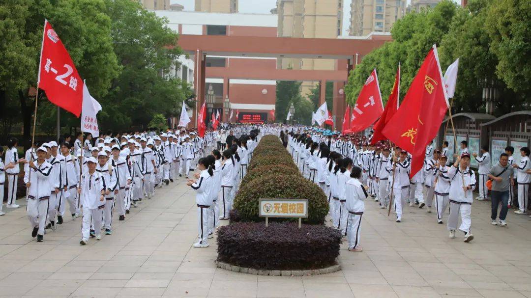 文明61砺志61团队——春晖学校高一年级顺利开展远足活动