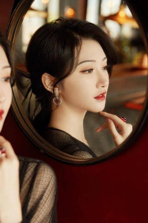 杨洋与蒋梦婕介绍
