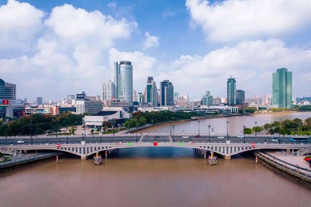 通航条件的原因而被拆除1970年,三江口连接桥梁之一的新江桥竣工通车