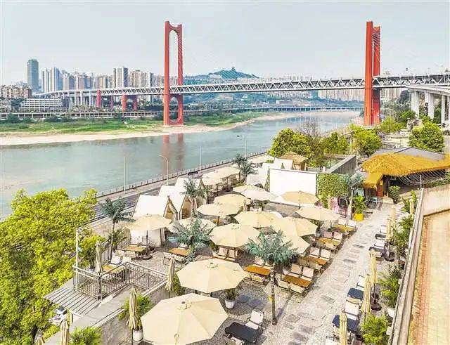 《重庆日报》报道 | 旧大楼变人才公寓 荒坡坡成网红景点 沙坪坝"一企